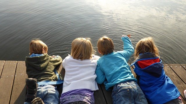 children in nature - being mindful