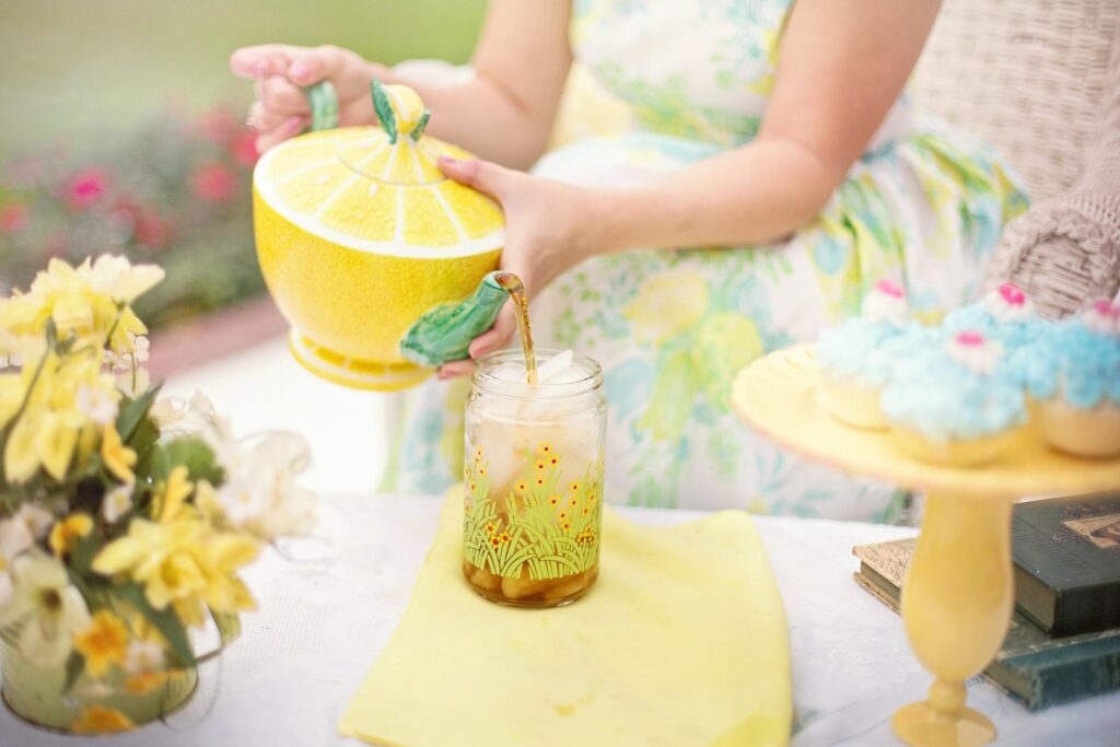 lady pouring tea